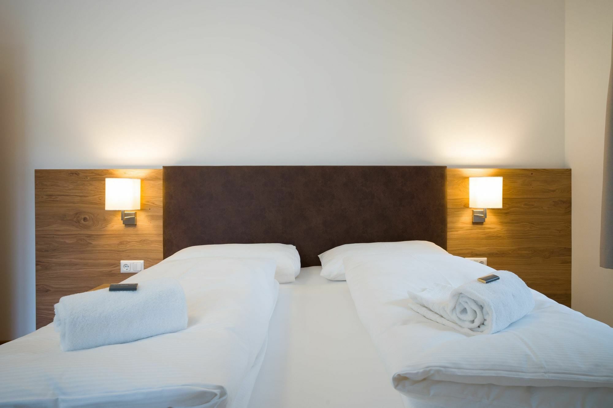 Lake View Suites Villa Julia By We Rent Zell am See Esterno foto